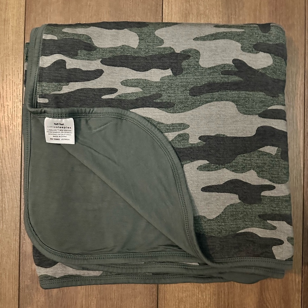 Little Sleepies Camo cloud Blanket (New no package)